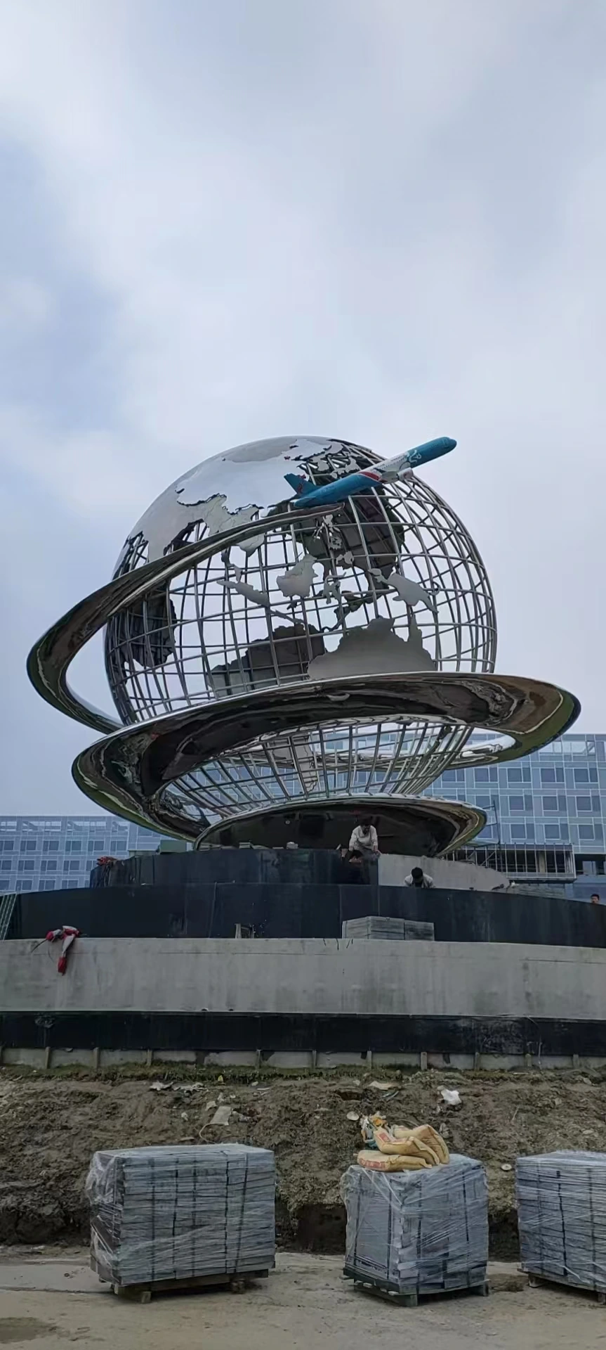 Loong Air Globe Sculpture — project photograph